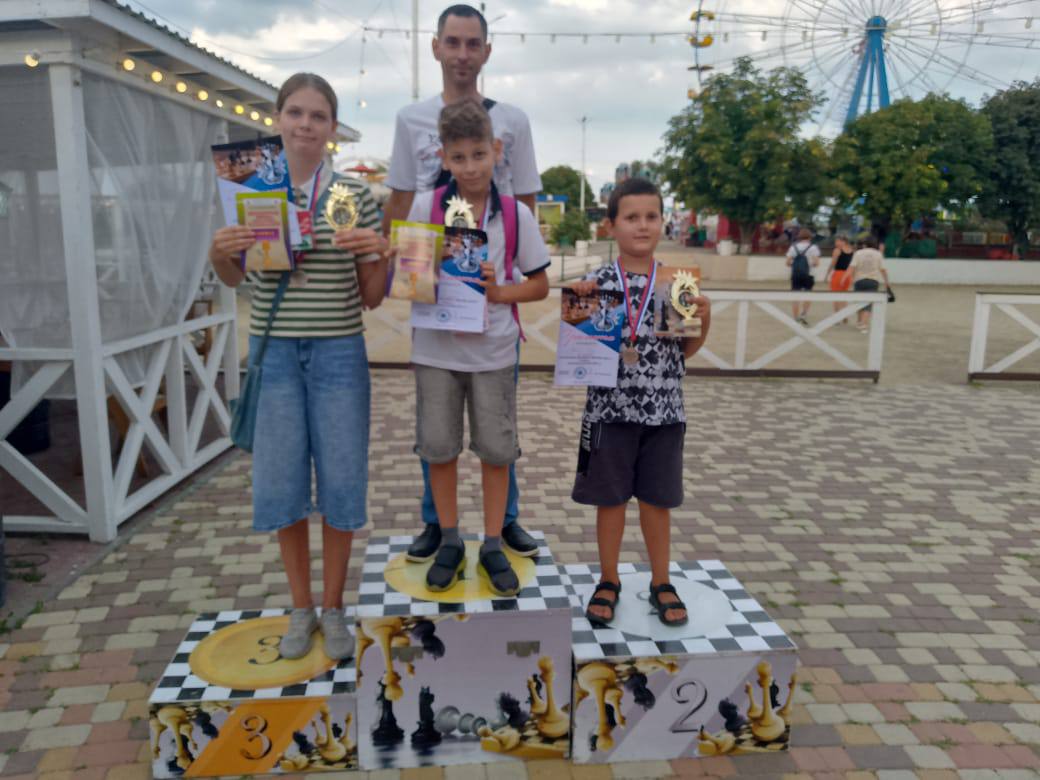 Юные шахматисты из Батайска отличились на фестивале «Ейский дебют»