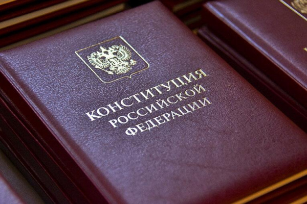 Геннадий Павлятенко поздравляет батайчан с Днем Конституции Российской Федерации