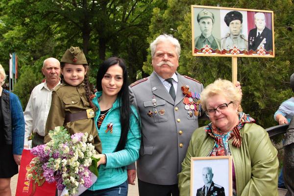 "Бессмертный полк" прошёл по центральной площади Батайска