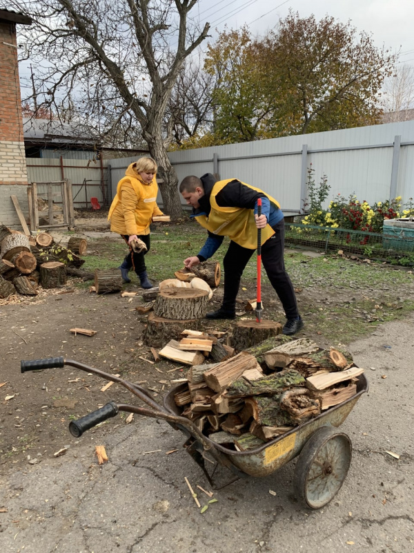 Добровольцы помогают родственникам бойцов, участвующих в СВО