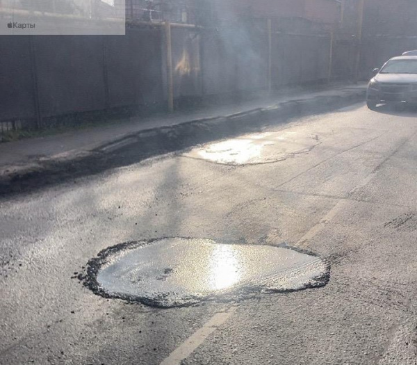 В Батайске продолжается ямочный ремонт дорог