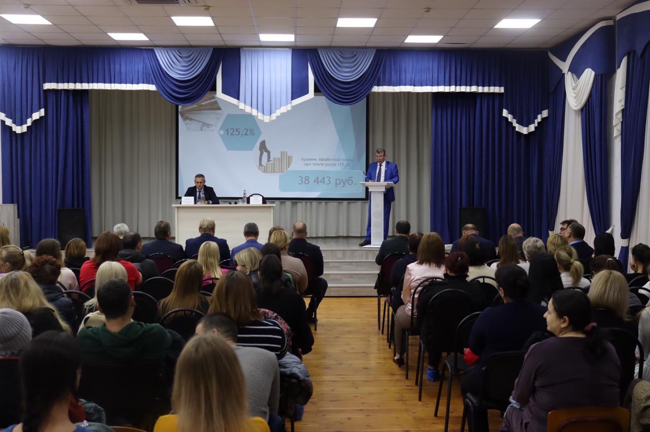 Роман Волошин провёл отчёт о деятельности Администрации города Батайска в 2022 году